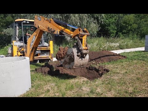Видео: Копаем канализацию в Большом доме! Крашу стену в Маленьком доме!