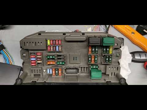 Видео: Программирование замены модуля управления распределительной коробкой BMW X5 E70 2008 года, часть 1