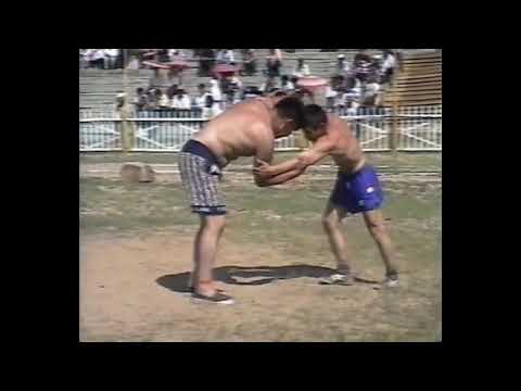 Видео: Хапсагай, Василий Стручков(Абый Бааска)-Петр Табунанов, с.Борогонцы, июнь 1995 г