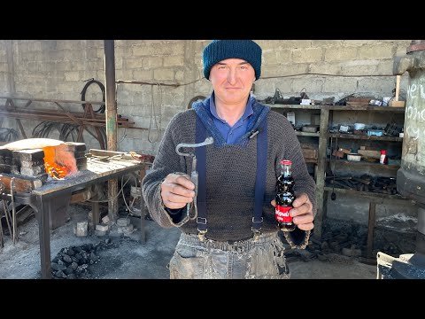 Видео: Куем открывалку для бутылок