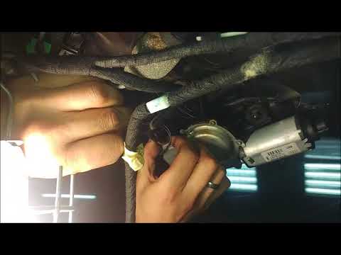Видео: #069 снятие механизма заднего стеклоочистителя Audi Q7