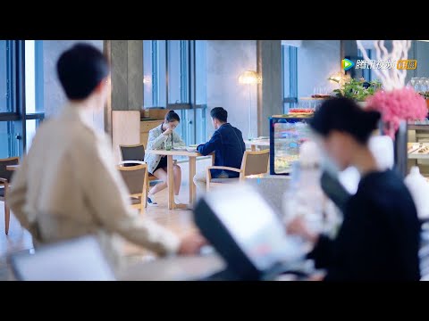 Видео: Жена увидела, что ее муж встречается с любовницей, и попросила о разводе, а муж забеспокоился.