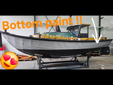 Видео: Спускаем нашу маленькую лодку на воду!!!!