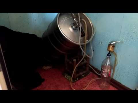 Видео: Карбонизация в кегах , как избавиться от дрожжей !