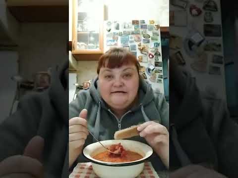 Видео: Ем офигенный борщик закусываю хлебом с майонезом 🍛🥘🍞🥖🧈