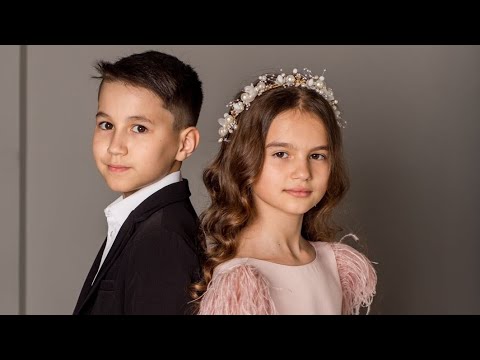 Видео: "ВСТАНЕМ" поет дуэт "ВиРа"