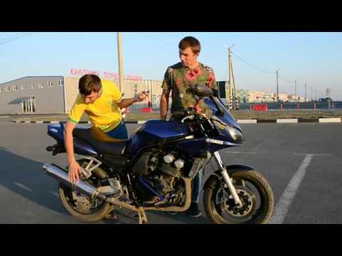 Видео: Yamaha FZS600 Fazer- ДОРОЖНИК или СПОРТ? Отзыв реального владельца!