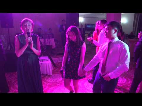 Видео: Супер песня мамы и сестрёнки на Узату дочери 11.04.2015