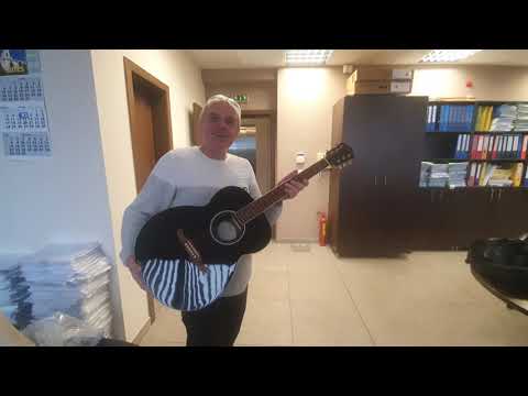 Видео: Fender FA Unboxing / Разопаковане на акустичен Фендер