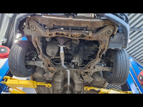 Видео: Жесть на СТО или будни автомехаников #271.Чуть не выпали из Honda CR-V.Подняли с колен Elantra.ВАЗик