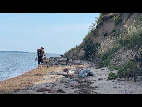 Видео: МУРАШКИ ПО КОЖЕ, КОГДА КОПАЕШЬ ЗДЕСЬ! WW2 METAL DETECTING