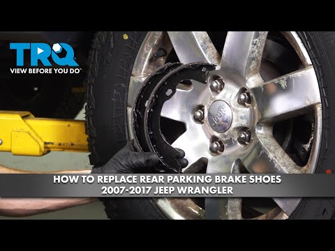Видео: Как заменить задние колодки стояночного тормоза на Jeep Wrangler 2007-2017