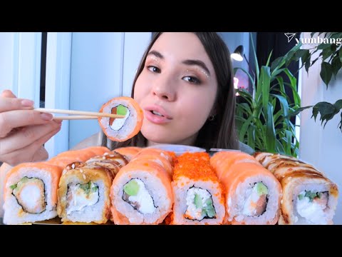 Видео: МУКБАНГ роллы ответы на вопросы о личной жизни и РПП сет суши с лососем Mukbang rolls with salmon