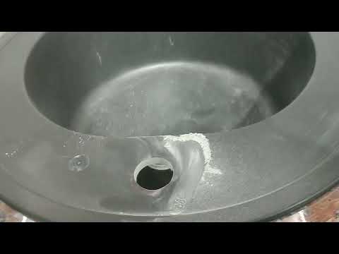 Видео: Сверлим коронкой мойку из искусственного камня Teka