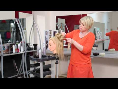 Видео: Как сделать объёмную причёску. Объёмная причёска с помощью валика. Часть 2