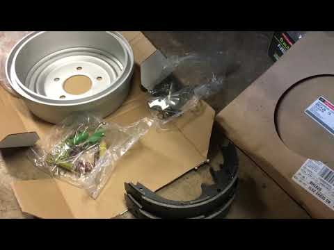 Видео: Задние тормоза и тросы аварийного тормоза Ford Ranger 1999-2009 гг.