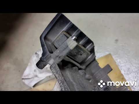 Видео: Демонтаж статора на KAWASAKI Vulcan 900.