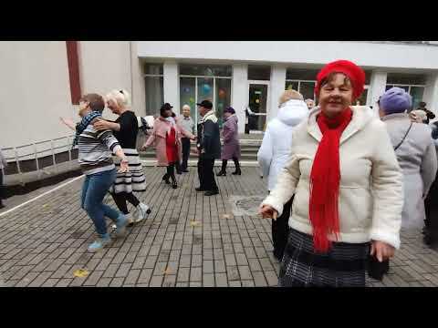 Видео: 18.10.2025.💃👍Танцуй красивая.В Гомельском парке.