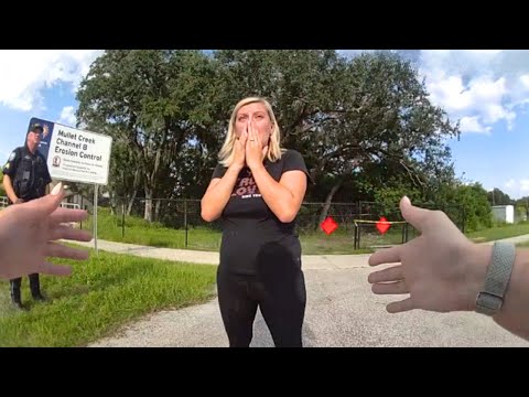 Видео: Полиция спасла четверых детей от очень опасной матери