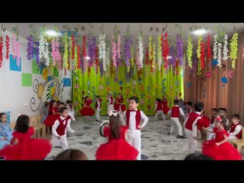 Видео: Танец ДАРИТЕ ЖЕНЩИНАМ ЦВЕТЫ.Муз рук Табассум Дет сад-300.Ст гр.