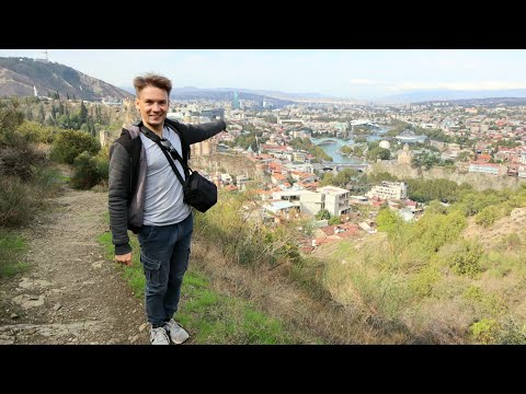 Видео: НАШ ДЕНЬ из жизни в ГРУЗИИ! Хайкинг В ЦЕНТРЕ ТБИЛИСИ! Прогулка к монастырю Табори. Колоритные улицы.