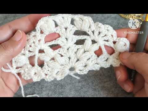 Видео: Как связать очень элегантную треугольную шаль необычным узором крючком.