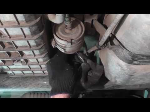 Видео: Мазда Трибьют: ремонт и обслуживание - Замена топливного фильтра