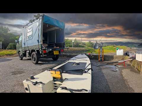 Видео: Бушующее море, дикие рыбы