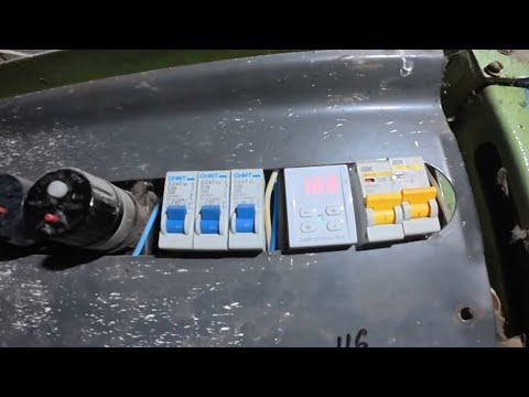 Видео: ⚡ Защитил технику от скачков после включения света: монтаж реле напряжения!