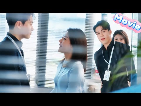 Видео: На виду начальник и подчинённая, тайно встречаются! Любовь Золушки и CEO слишком мила💕🫣