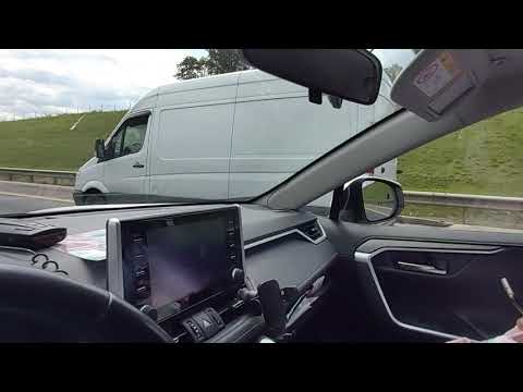 Видео: RAV4 2020  Какое масло лить в двигатель? Еду с неизменной скоростью, а тут неадекват на дороге