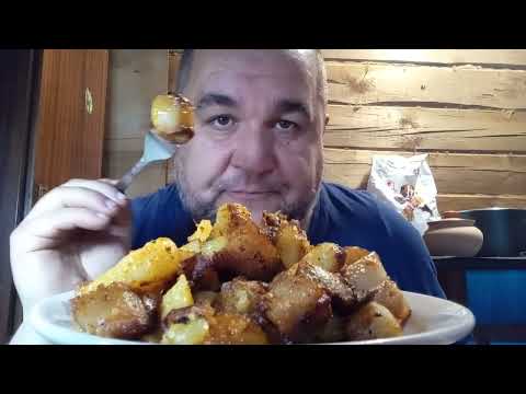 Видео: Мукбанг - картошка с салом | Обжор за 20 рублей