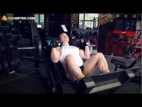 Видео: Упражнения для ног. Гакк-приседания.