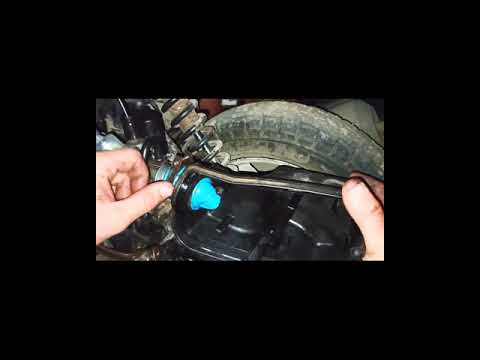 Видео: Honda Dio-27 Чистка и сборка карбюратора