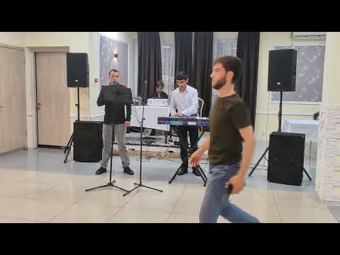 Видео: Бобочон Бозоров дар лаби дарёи кӯҳи...