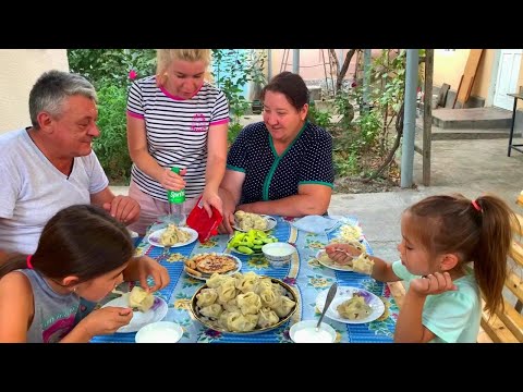 Видео: Узбекистан. Сестра приготовила самые вкусные манты в Чирчике.
