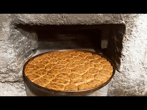 Видео: 🔥Этапы приготовления картофельной булочки, запеченной на камнях💯