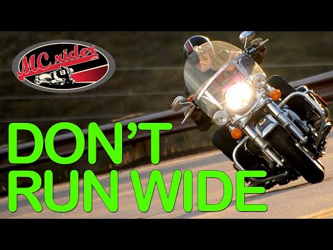 Видео: Почему мотоциклисты широко разъезжаются в поворотах