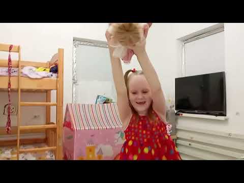 Видео: Игра В Семью 2 часть Папу, Маму И 5 детей И Робота Няню.Ариночка Играет Маму.