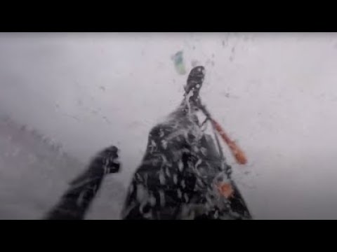 Видео: Как справиться с реальной смертельной петлей при скорости 30 узлов