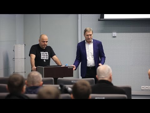 Видео: Денис Годлевский - на тренерском семинаре. Тема "Скаутинг и аналитика в юношеском баскетболе"