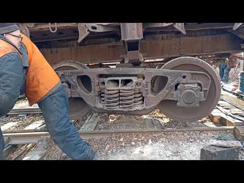 Видео: Байка про стремительный домкрат, или Упал - отжался по железнодорожному...