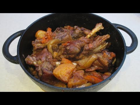 Видео: КАК ВКУСНО ПРИГОТОВИТЬ ГУСЯ! ГУСЬ ТУШЕНЫЙ С ЯБЛОКАМИ И АПЕЛЬСИНОМ!