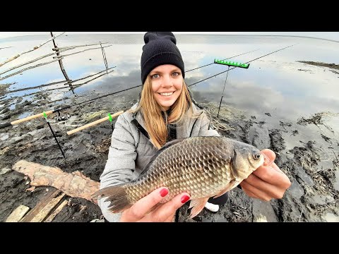 Видео: ЛОВЛЯ КАРАСЯ ВЕСНОЙ С БЕРЕГА. Рыбалка на озере Уелги. Карась только просыпается. Рыбалка на фидер.