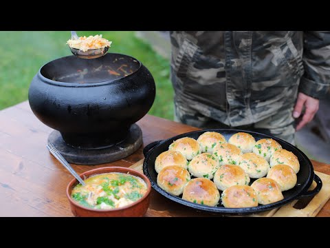 Видео: ТОМЛЕНЫЕ ЩИ С ЧЕСНОЧНЫМИ ПАМПУШКАМИ В ПЕЧИ