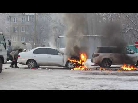 Видео: Горит машина на ул Карбышева (часть 2)