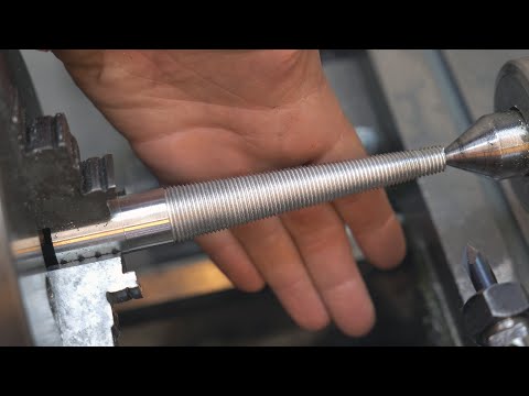 Видео: Конусная резьба на старом токарном станке.