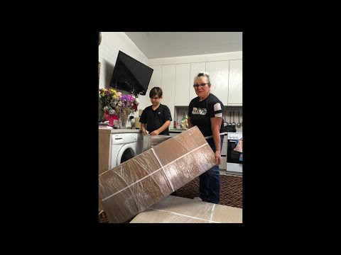 Видео: Собираем кухонный уголок !