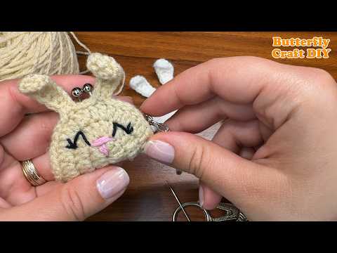 Видео: Учебник по вязанию крючком брелока-кошелька // Вязаная крючком брошь-кролик