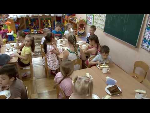 Видео: 1 день из жизни в детском саду. 2013 г.